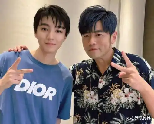 易烊千玺,王俊凯,王源.>>王俊凯,易烊千玺,王源.536_434