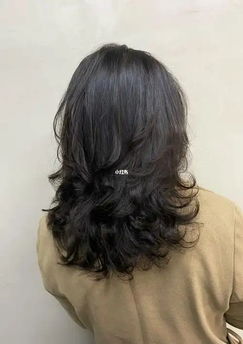 大波浪披肩烫发自然卷发