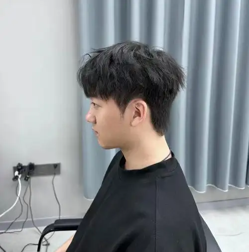 男士蓬松清爽烫发