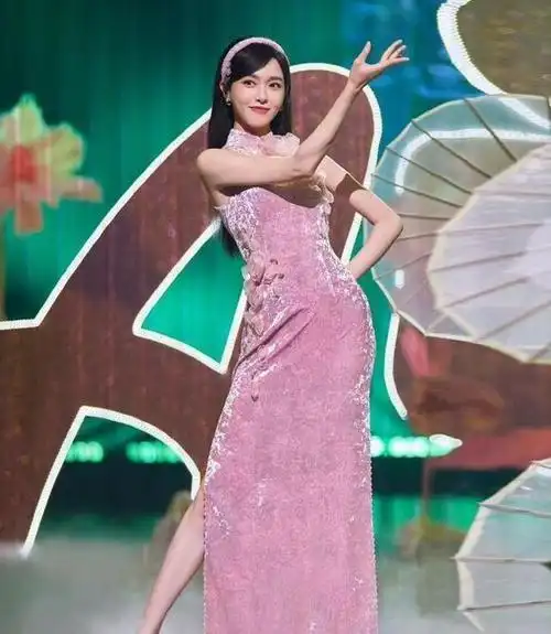 唐嫣关晓彤台花风波?沈腾职场霸凌曝光?