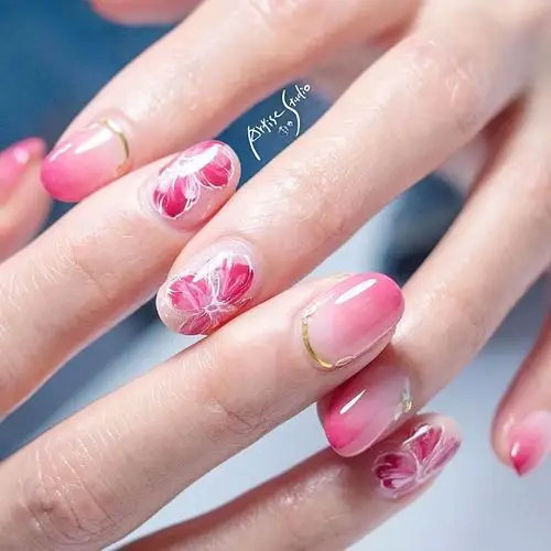 温柔的渐变美甲唤醒春天