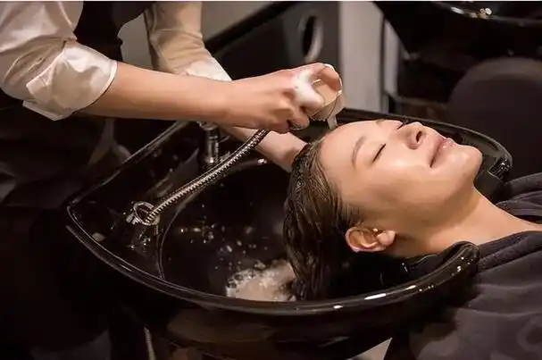 基本上洗一次头发都要花半个多小时,所以大部分女孩子都不太爱洗头发