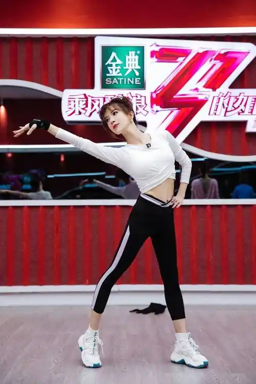 自律达人金巧巧的柔韧度谁看了不说声好家伙