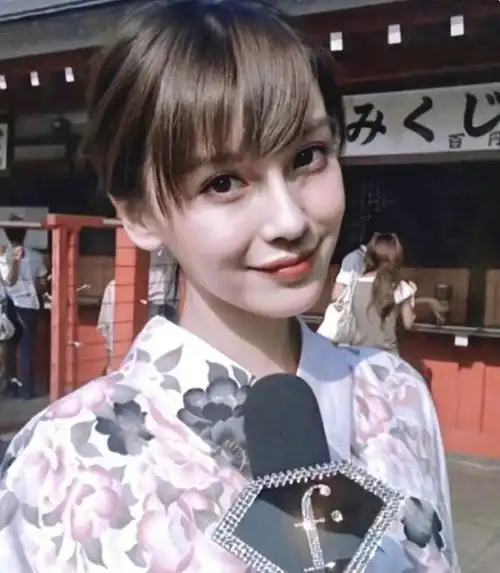 杨颖15岁闯荡日本旧照曝光网友难怪黄晓明扛不住