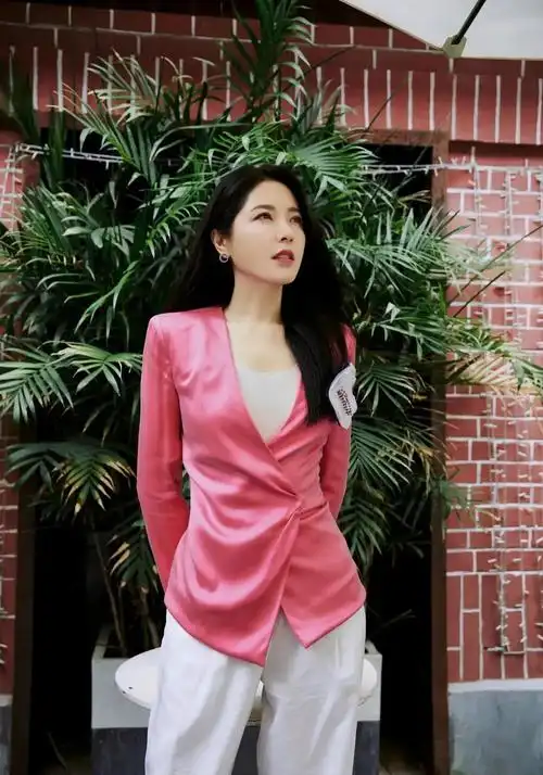 美艳长腿女神曾黎魅力可人