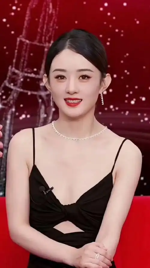 赵丽颖吊带小黑裙,端庄大气优雅温柔,状态真的超好看 67