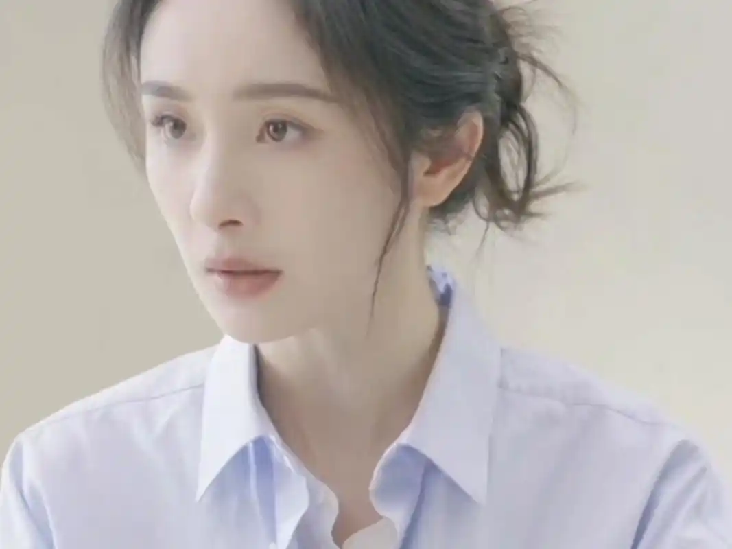 杨幂《人物》最新采访,精彩输出回顾,不愧是人间清醒女王!