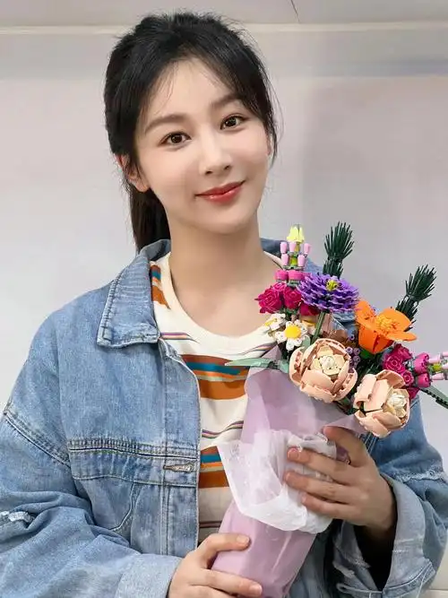 杨紫该清醒了危机当头十字路口的她何去何从