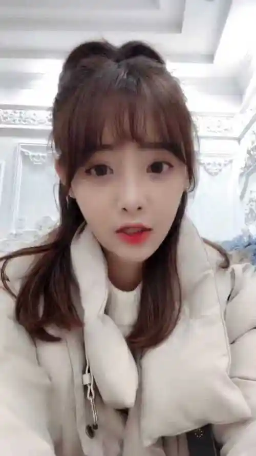 网红美女兔子牙不唱歌的样子第一次见心动心醉了