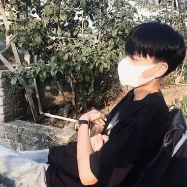 in风真人男生头像小众系列的有你世界才美好