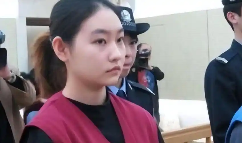 王媞在谈到为何有此疯狂的做法时,她上来就提到:"为了肖钦.