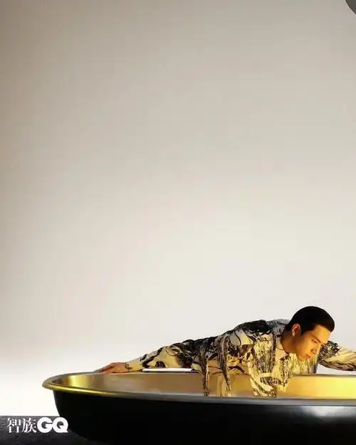 ins 更新一则"背头小子…"@李现ing