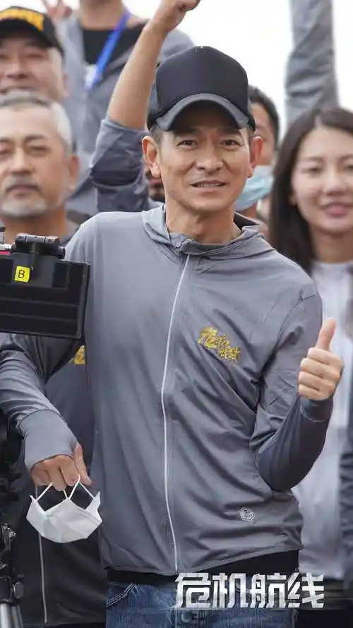 刘德华张子枫出演父女电影危机航线开机