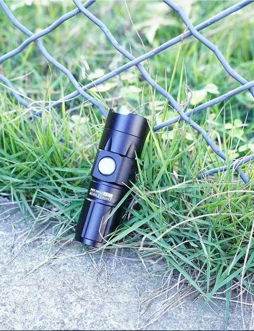 手电筒强光20000流明强光手电筒氙气灯10000米强光手电筒氙气灯10000
