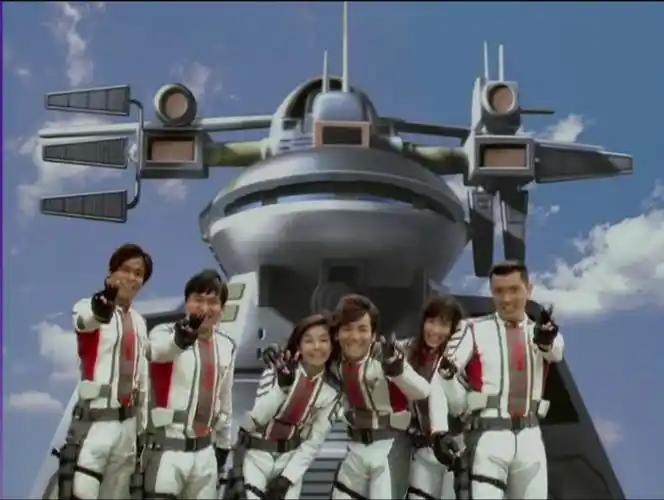 可以发一张迪迦最后一集胜利队员的合照给我吗?谢谢.