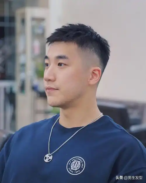 20岁男生别只会剪"锅盖头",这3款短发干净利落,剪完更帅气
