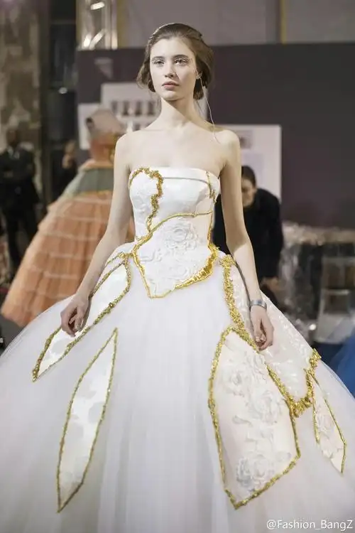 2017 | 新季viktor & rolf高级定制后台光影,公主的舞会礼服裙