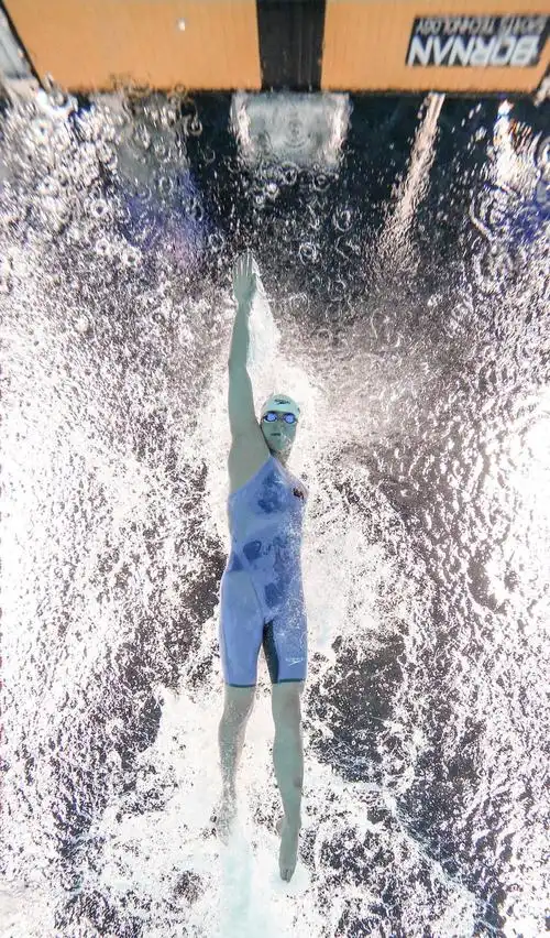 杭州亚运会 | 从水底看亚运会游泳选手:那画面太美|亚运会_新浪财经