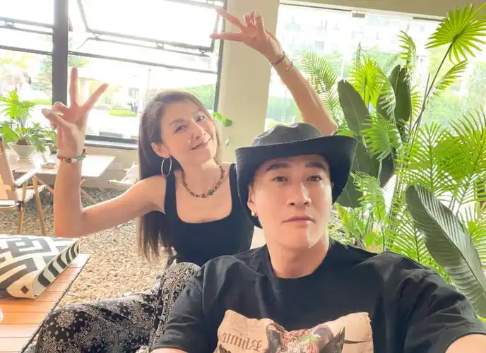 何润东庆恋爱16周年,斥资帮林姵希开饰品店好宠妻,选址引热议_腾讯