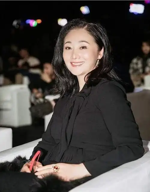 令妃娘娘"赵丽娟,低调与圈内丈夫结婚,如今一家三口幸福美满