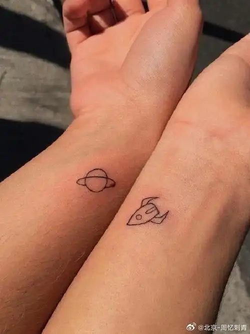 今日纹身图案分享    推荐情侣纹身    #纹身分享##纹身设计##情侣