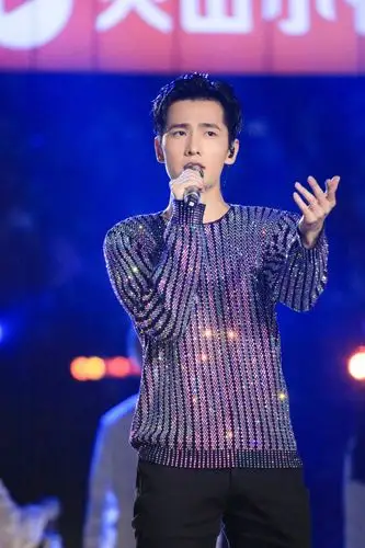 杨洋图片 杨洋跨年演唱会帅气图片