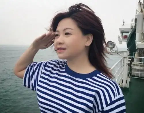 她21岁上春晚走红,决定"消失"近19年,今41岁发福认不出