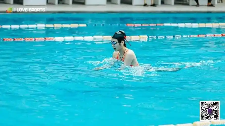 超快乐减脂方式当然是在恒温泳池里游泳免费体验