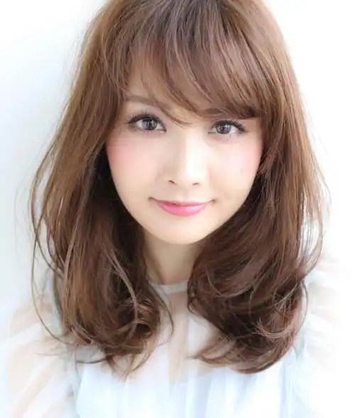 女生留什么刘海好看(圆脸的女生适合什么刘海好看?)_捷讯网