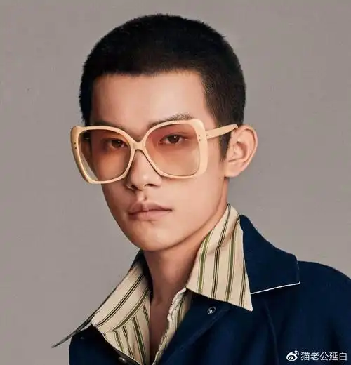 王俊凯首次挑战寸头,雕塑封面大片发布,散发男人味十足