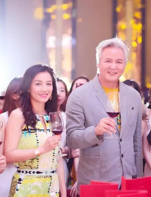 刚解封了96套房产就入股了明道的公司张庭和林瑞阳开始行动了