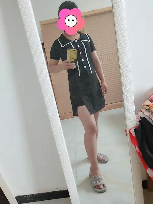 裙裤弹性大,高腰的设计很遮肚子,满足了在家带娃又想穿裙子的心,方便