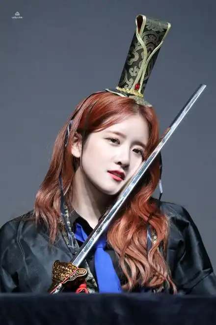 求图,一张宇宙少女队长的原图,分辨率越高越好