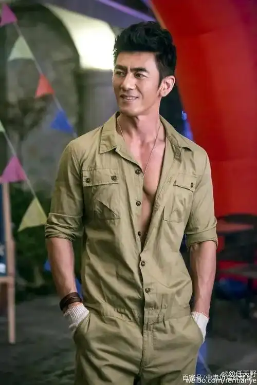 国产肌肉硬汉明星健身照爆光 网友直呼娱乐圈多点阳刚之气