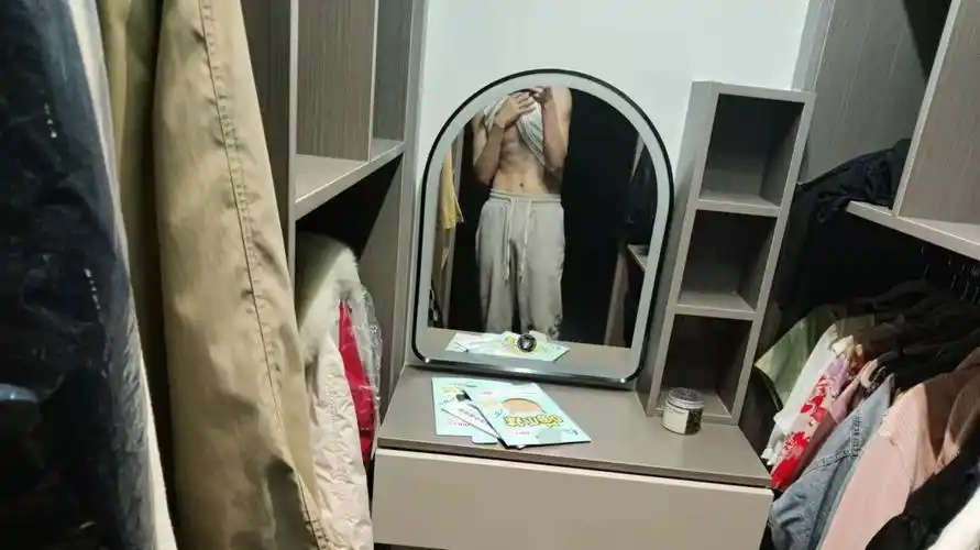 为什么要灰色裤子