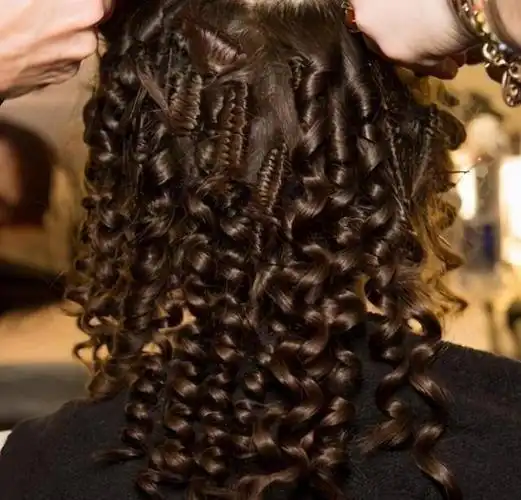 了解螺丝卷的流行轨迹,喜欢就能烫_发型