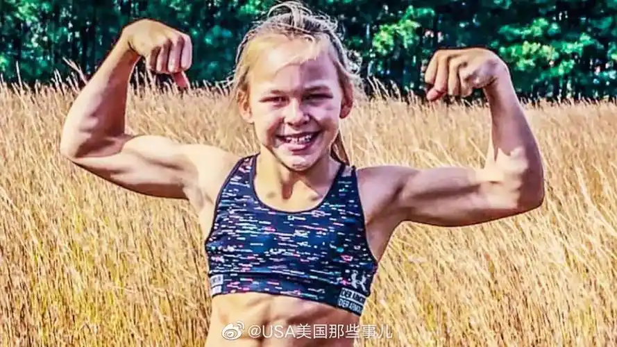 美国佐治亚州10岁女孩,从4岁就开始练习体操,拥有结实的肌肉
