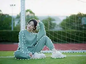 拍照姿势图,无论是户外旅行还是校园风格,这些超牛pose都能让你轻松