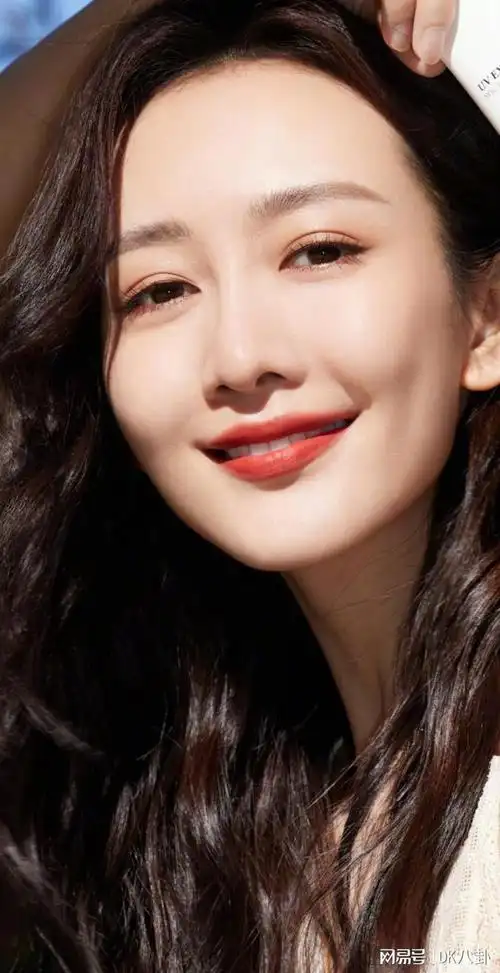 王鸥这是个可以魅惑帝王的女人皮肤保养的确实很好嘴唇诱惑