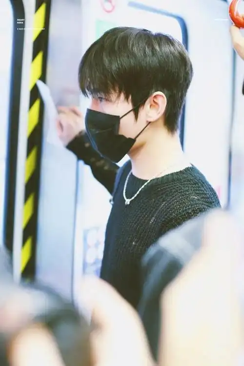 杨洋最新帅气近照曝光,引发网友吐槽差点认成王俊凯