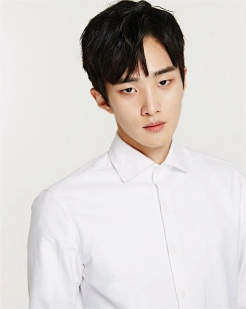 韩式清爽男生发型 率性利落阳光时尚_韩式男发 - 美发站