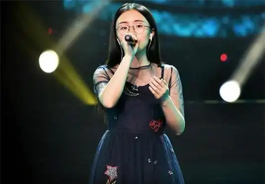 郭沁唱大鱼为什么坐着椅子上郭沁个人资料起底及近况