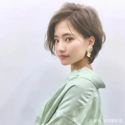 方脸,脖子短的女生适合什么发型