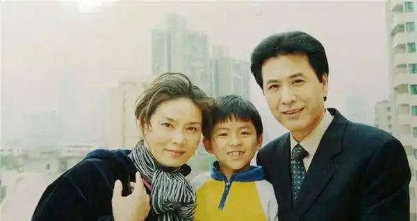 潘虹:丈夫"移情"小21岁王小丫,并且一生无子,如今现状如何_家山_爱情