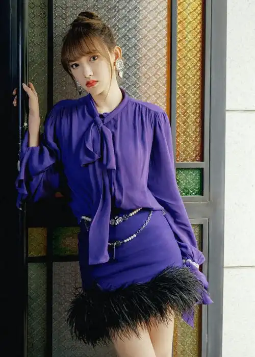 程潇职场造型##程潇蓝色毛边短裙