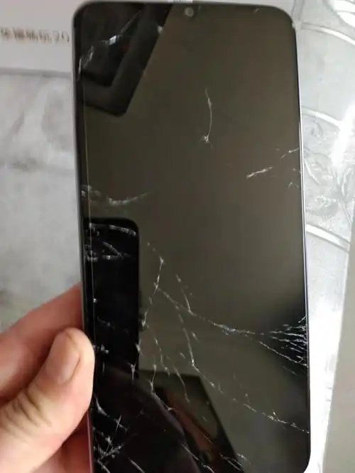 jd荣耀京东自营旗舰店买的手机收到货屏幕是碎的