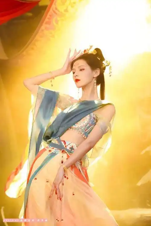 何炅|杨紫|模特|张馨予|郭碧婷_网易订阅