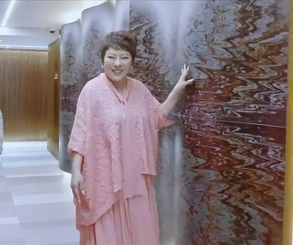 近来向太陈岚(tiffany)非常积极在网上与网民互动,日前与袁咏仪(靓靓)