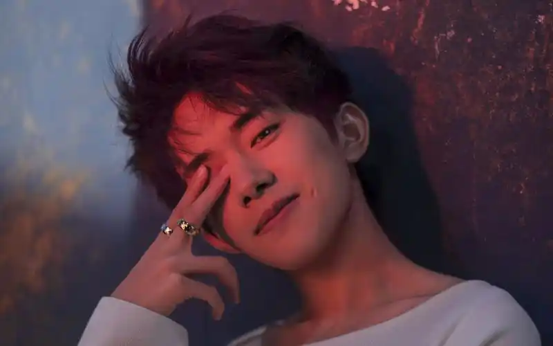 易烊千玺时尚cosmo香奈儿五号之水拍摄花絮超清