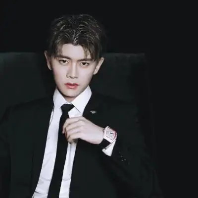 任嘉伦头像 自截自调 cr:徐逸晨